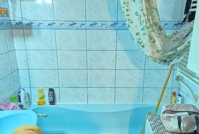 Vand apartament 3 camere semidecomandat in Deva, zona Micro 15, etaj 3 - 3