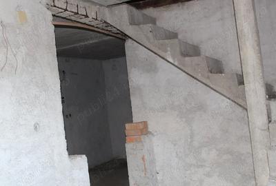 Casă cu 4 camere cu Teren 2044 Mp în Câlnic - 5