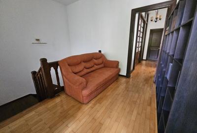 Casă cu 9 camere cu Teren 150 Mp în Ultracentral