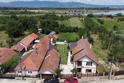 Casă cu 5 camere cu Teren 5707 Mp în Unciuc - 4