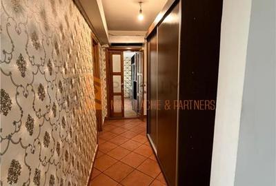 Apartament cu 3 camere decomandat, mobilat în Micro 3 - 8