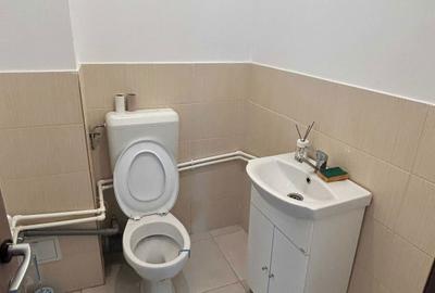 Spațiu comercial, de 72 mp, în Central - 6