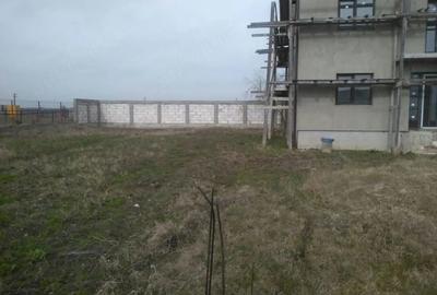Casă cu Teren 1093 Mp în Central - 2