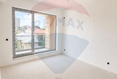 Apartament cu 3 camere în 1 Mai