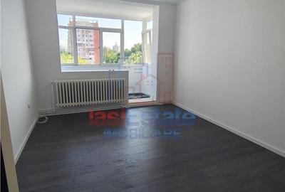 Apartament cu 2 camere semidecomandat în Podu Roș