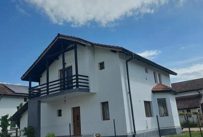 Casă cu Teren 330 Mp în Central