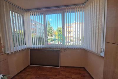 Apartament cu 3 camere decomandat, mobilat în Tractorul - 15