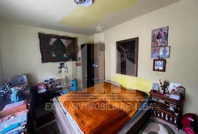 Casă individuală cu 3 camere cu Canalizare în Central - 2