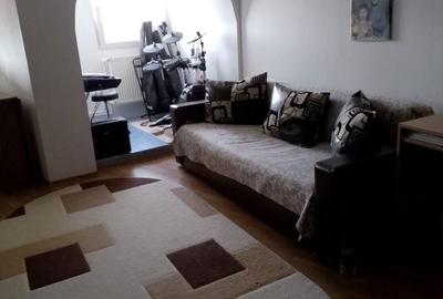 Apartament cu 3 camere decomandat în Călărași - 11