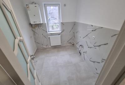 Apartament cu 2 camere nedecomandat în Tudor Vladimirescu