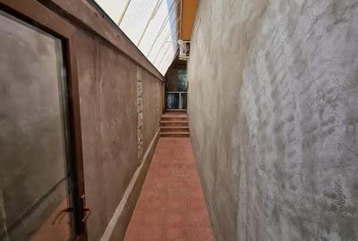 Casă cu 4 camere cu Teren 362 Mp în Poiana - 3