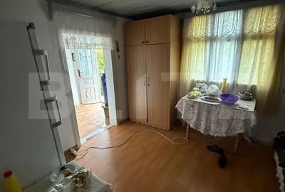 Casa batraneasca, 65 mp si teren intravilan 5600 mp, Adancata - 5