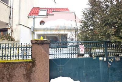 Casă cu 5 camere cu Teren 200 Mp în Grivița - 2