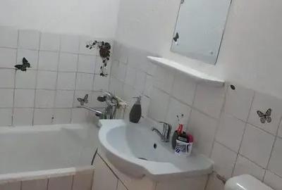 Garsonieră decomandată în Lipovei