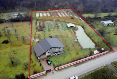 Casă cu 5 camere cu Teren 6117 Mp în Voislova - 2