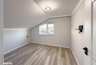 Casă cu 4 camere cu Teren 320 Mp în Sântion - 2