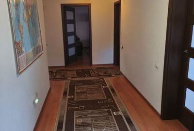 Casă cu 6 camere cu Teren 400 Mp în Podari - 18