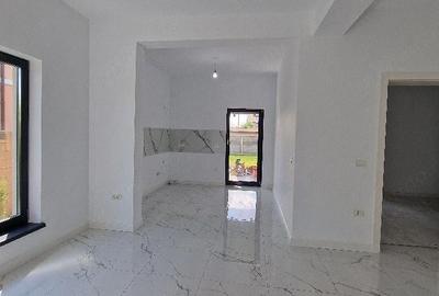 Casă cu Teren 320 Mp în Central