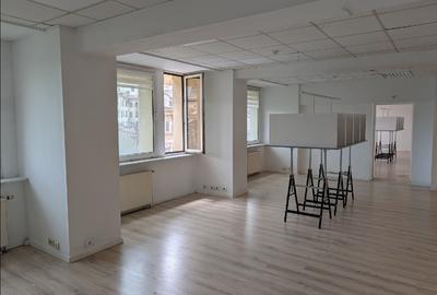 Birou, de 377.23001098633 mp, în Universitate - 5