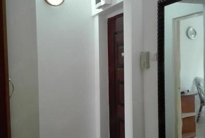 Apartament cu 2 camere nedecomandat în Florilor