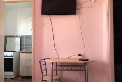 Garsonieră decomandată în Gorjului