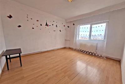 Apartament cu 3 camere decomandat în Narcisa - 6