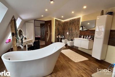 Casă cu 7 camere cu Teren 700 Mp în Petros - 15