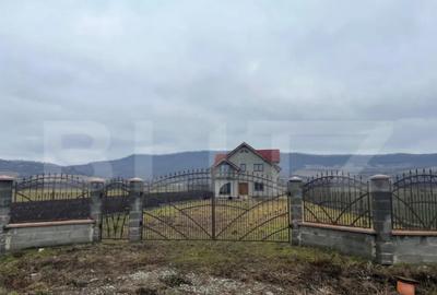 Casă cu 5 camere cu Teren 2900 Mp în Central - 2