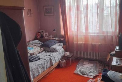 Apartament cu 3 camere semidecomandat în Jiului - 2