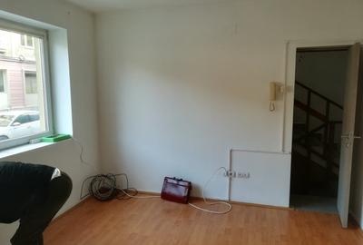 Central, casa cu 10 spatii, 3 bai, parter plus 2 etaje, - 3