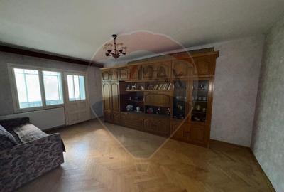 Apartament la etajul 1 pe str. Mitropolit Varlaam - 1