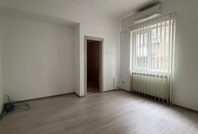 Apartament cu 3 camere semidecomandat în Parcul Carol - 1