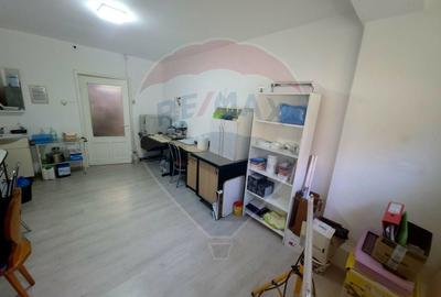 Spațiu comercial, de 45 mp, în Central - 9