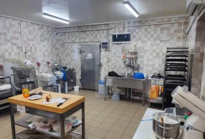 Spațiu comercial, de 200 mp, în Central - 3