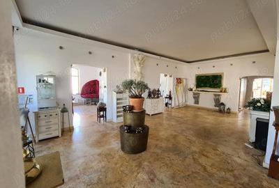 Casă cu Teren 2150 Mp în Central - 1