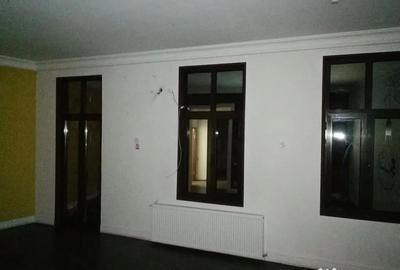 Spațiu comercial, de 330 mp, în P-ța Rosetti - 11