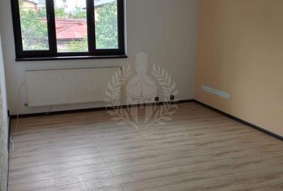 Casă cu 10 camere cu Teren 350 Mp în Central - 7