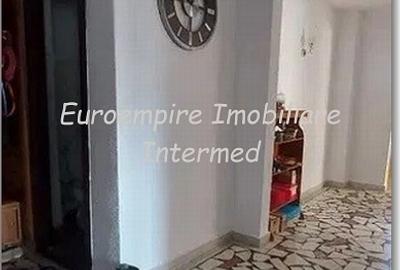 De vanzare apartament cu 3 camere, zona ICIL - 2