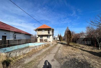 Casă cu 4 camere cu Teren 2083 Mp în Central