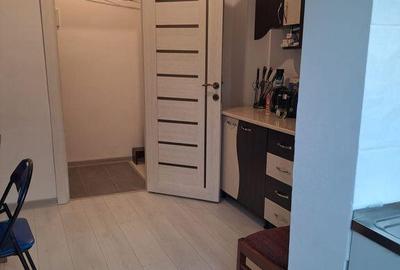 Apartament cu 3 camere decomandat în Sud