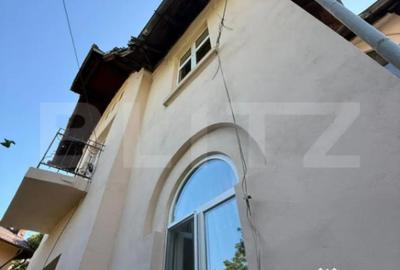 Casă cu 10 camere cu Teren 355 Mp în Democrației - 16