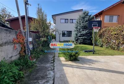Casă cu 4 camere cu Canalizare în Central