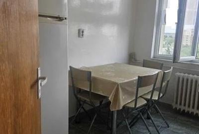 Apartament cu 3 camere decomandat în Berceni