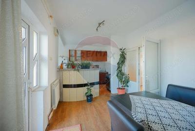 Duplex cu 5 camere ?i 506 mp teren de vanzare, str. Nufarului - 3