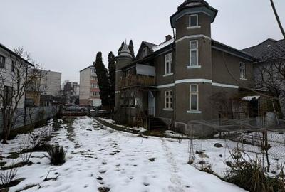 Casă individuală cu 8 camere cu Teren 3488 Mp în Central - 1