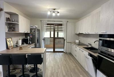 Apartament cu 3 camere semidecomandat în Central - 3