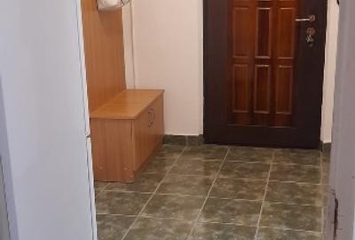 Vanzare apartament 3 camere, et.1/4, direct de la proprietar.
