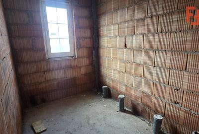 Duplex cu 3 camere cu Canalizare în Moșnița Nouă - 3