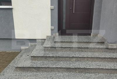 Casă cu 4 camere cu Teren 240 Mp în Central