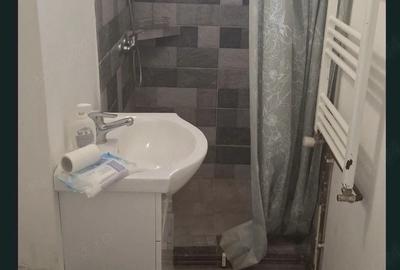 Apartament cu 2 camere decomandat în Rovinari - 2